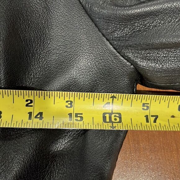 EUC Guess Leather Bomber Jacket Women’s Size XS. - Picture 9 of 9